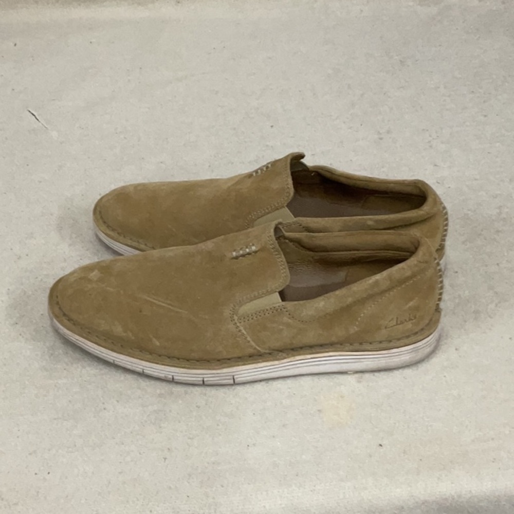EUC Mens slip on Clark’s shoes